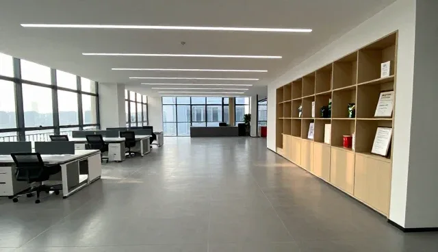 挖掘机租赁在复杂工况下的性能表现与适用条件分析